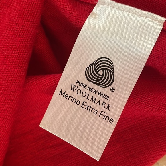 Lacoste 100% Merino wool skirt. Red. - Picture 8 of 9